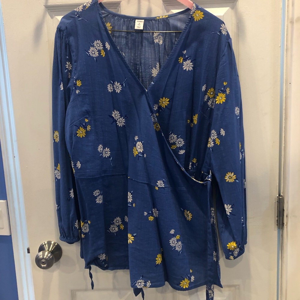 Old Navy Blue Floral Wrap Blouse with Tie Front 1X